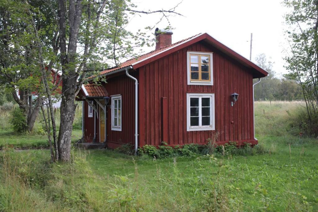 Sjoenaera Stuga Med Bat Och Bastu Ramkvilla Esterno foto