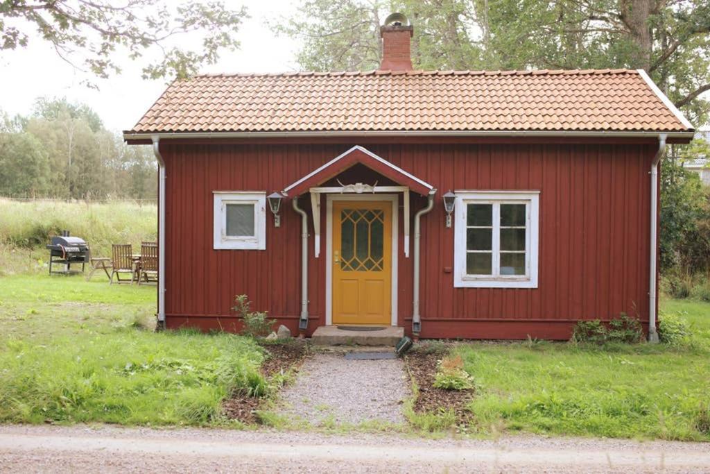 Sjoenaera Stuga Med Bat Och Bastu Ramkvilla Esterno foto