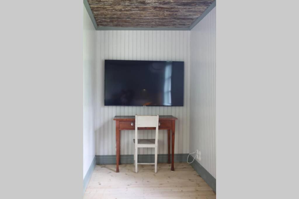 Sjoenaera Stuga Med Bat Och Bastu Ramkvilla Esterno foto