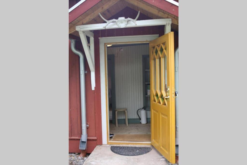 Sjoenaera Stuga Med Bat Och Bastu Ramkvilla Esterno foto