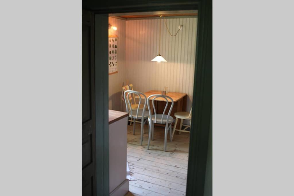 Sjoenaera Stuga Med Bat Och Bastu Ramkvilla Esterno foto