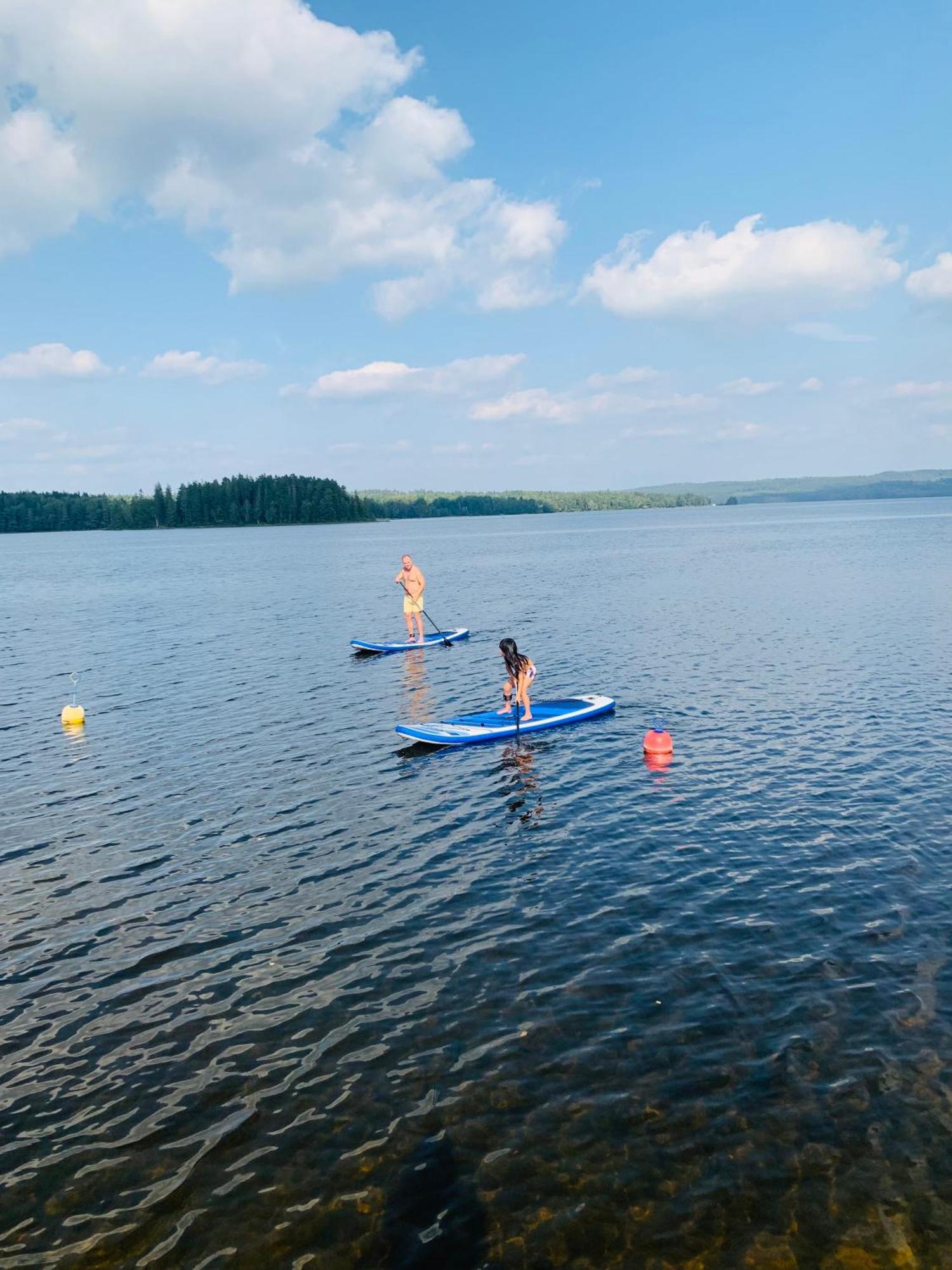 Sjoenaera Stuga Med Bat Och Bastu Ramkvilla Esterno foto